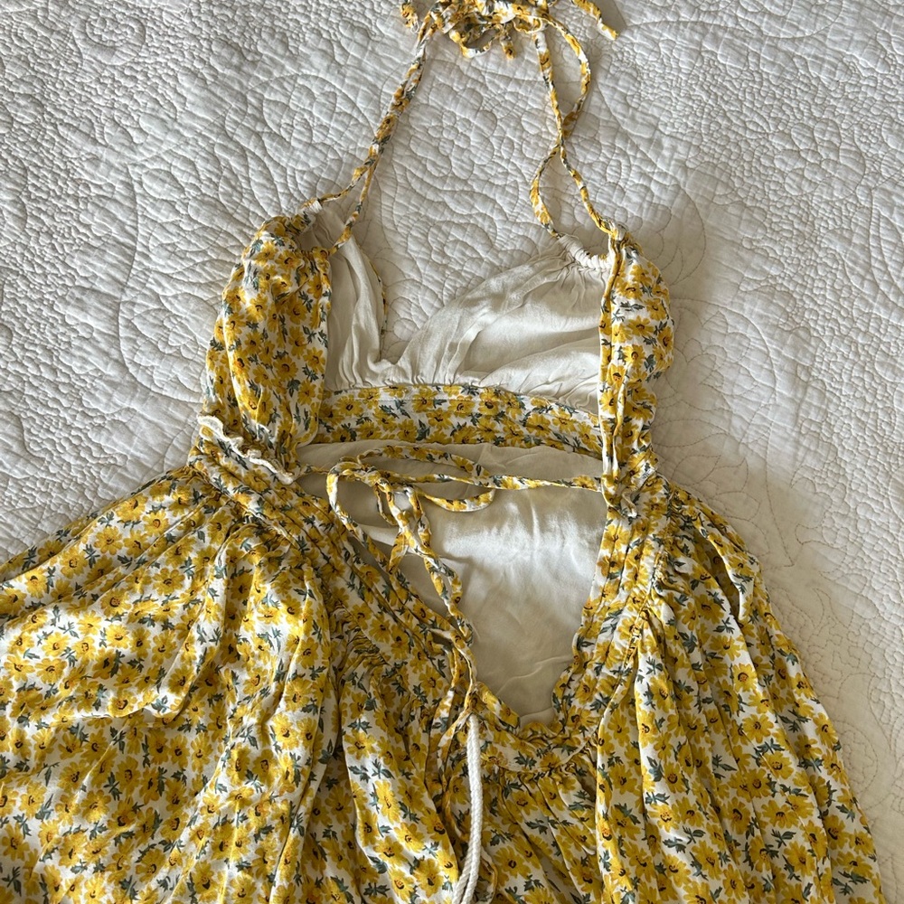 Entro Floral Dress in Yellow and White Halter Neck - Picture 4 of 5